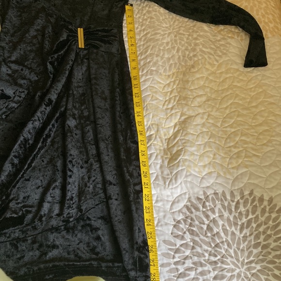 NWOT TROVARE’ bl velour crushed dress w/ gold clasp on waist. Chic. Medium. - Picture 10 of 10